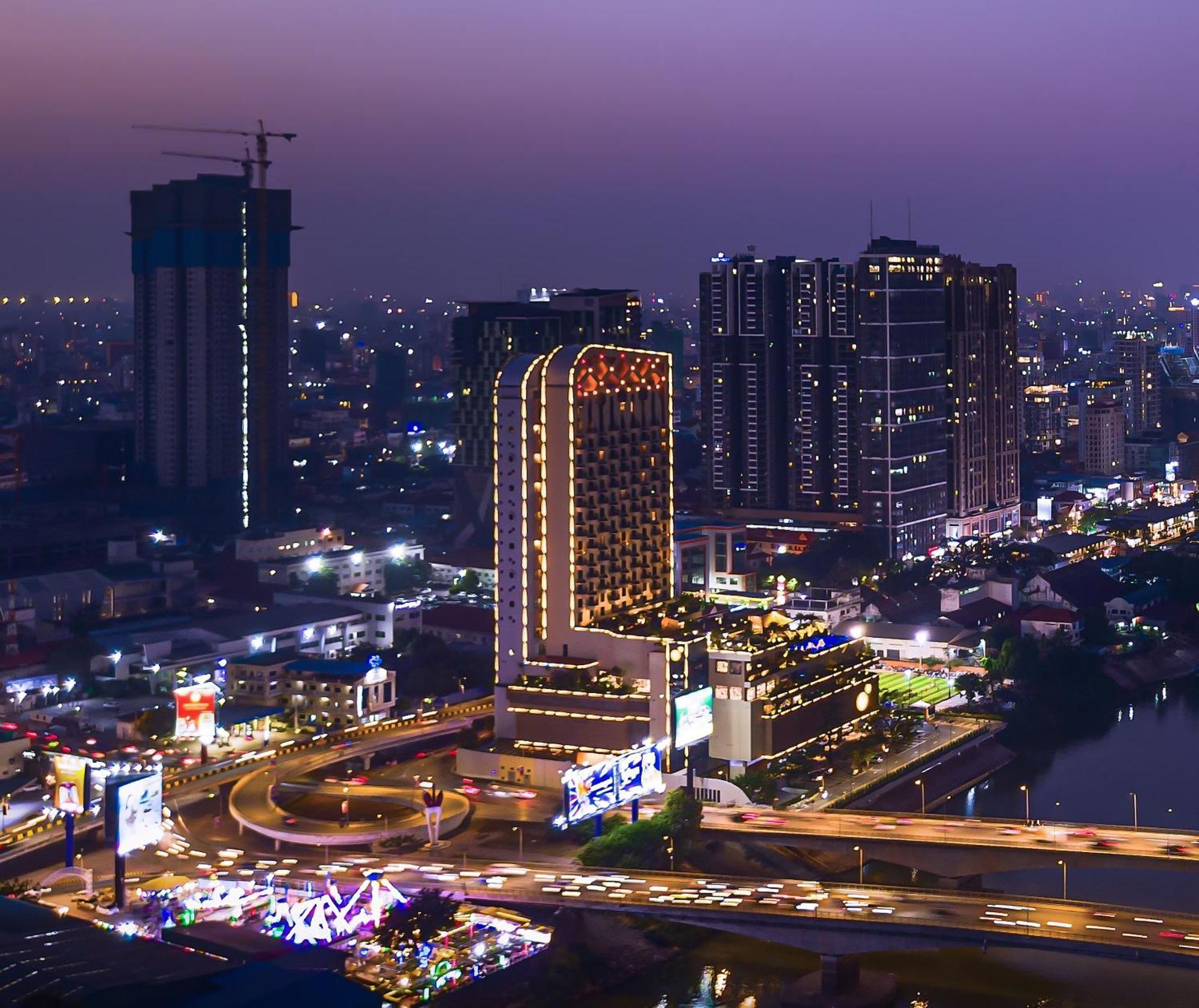 Sun & Moon, Riverside Hotel Phnom Penh Ngoại thất bức ảnh