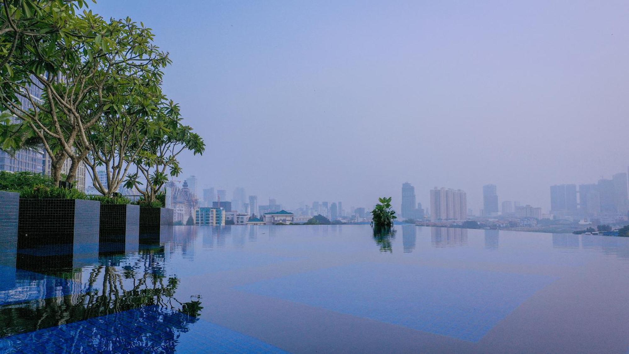 Sun & Moon, Riverside Hotel Phnom Penh Ngoại thất bức ảnh