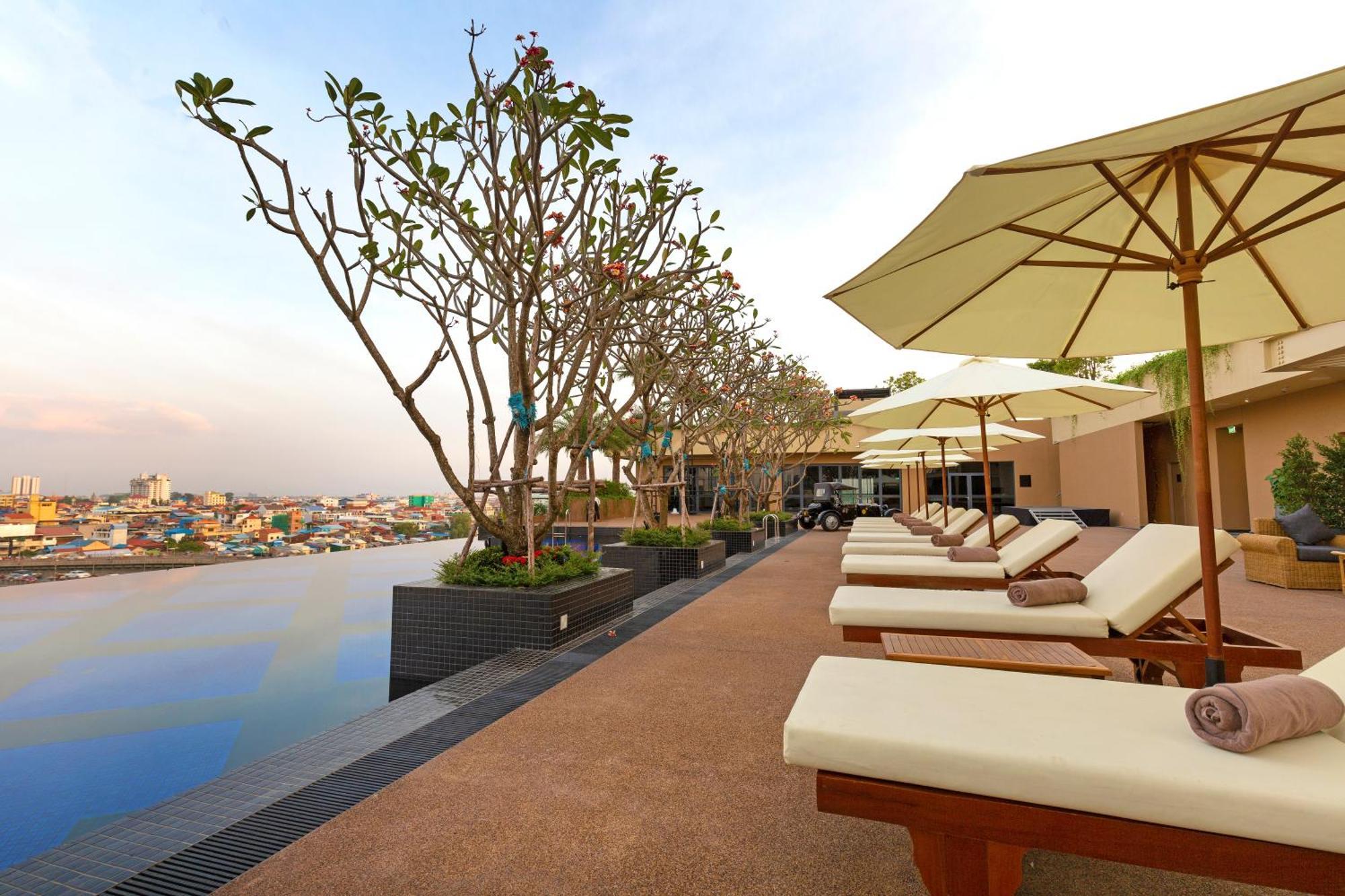 Sun & Moon, Riverside Hotel Phnom Penh Ngoại thất bức ảnh
