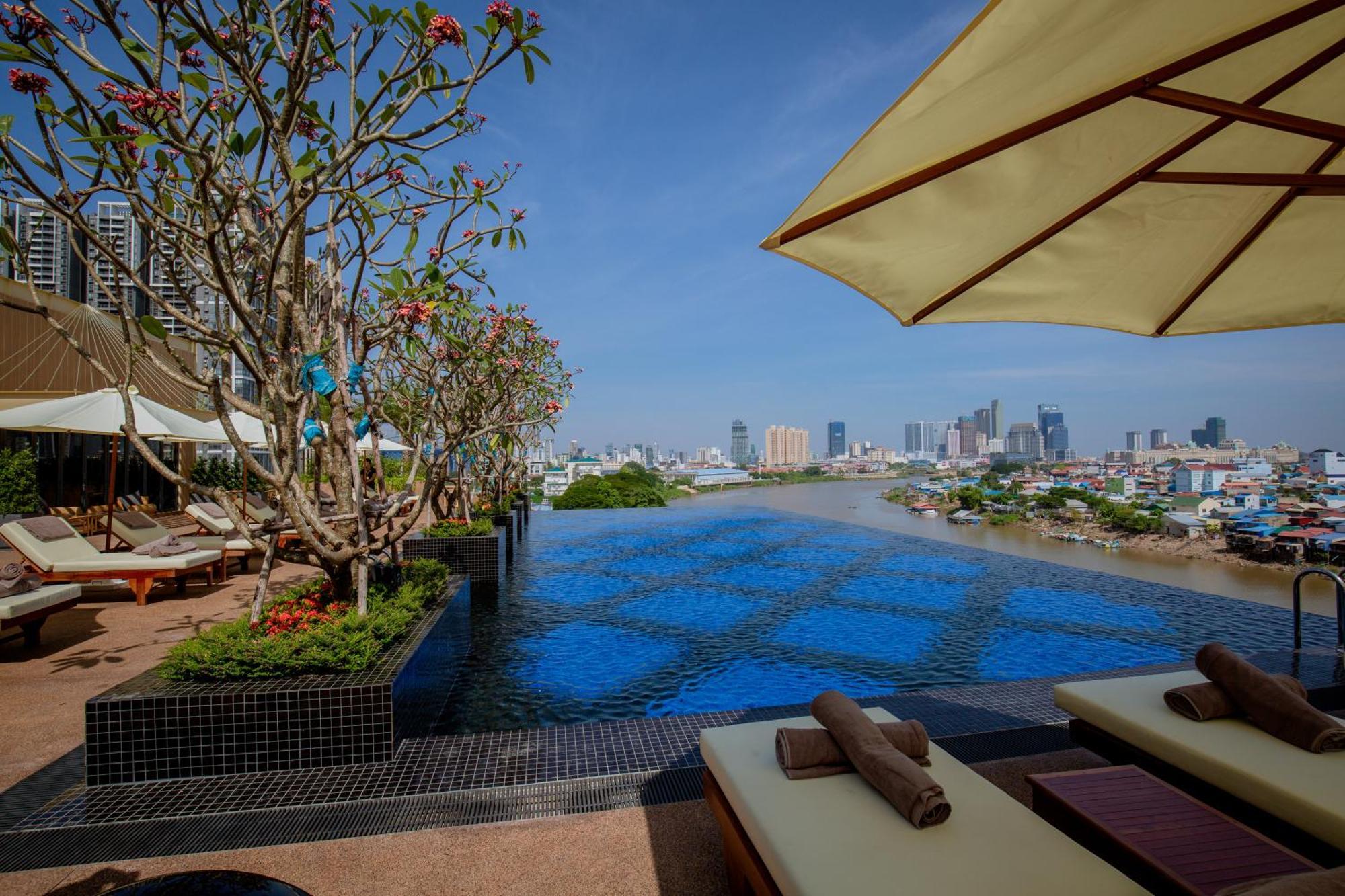 Sun & Moon, Riverside Hotel Phnom Penh Ngoại thất bức ảnh