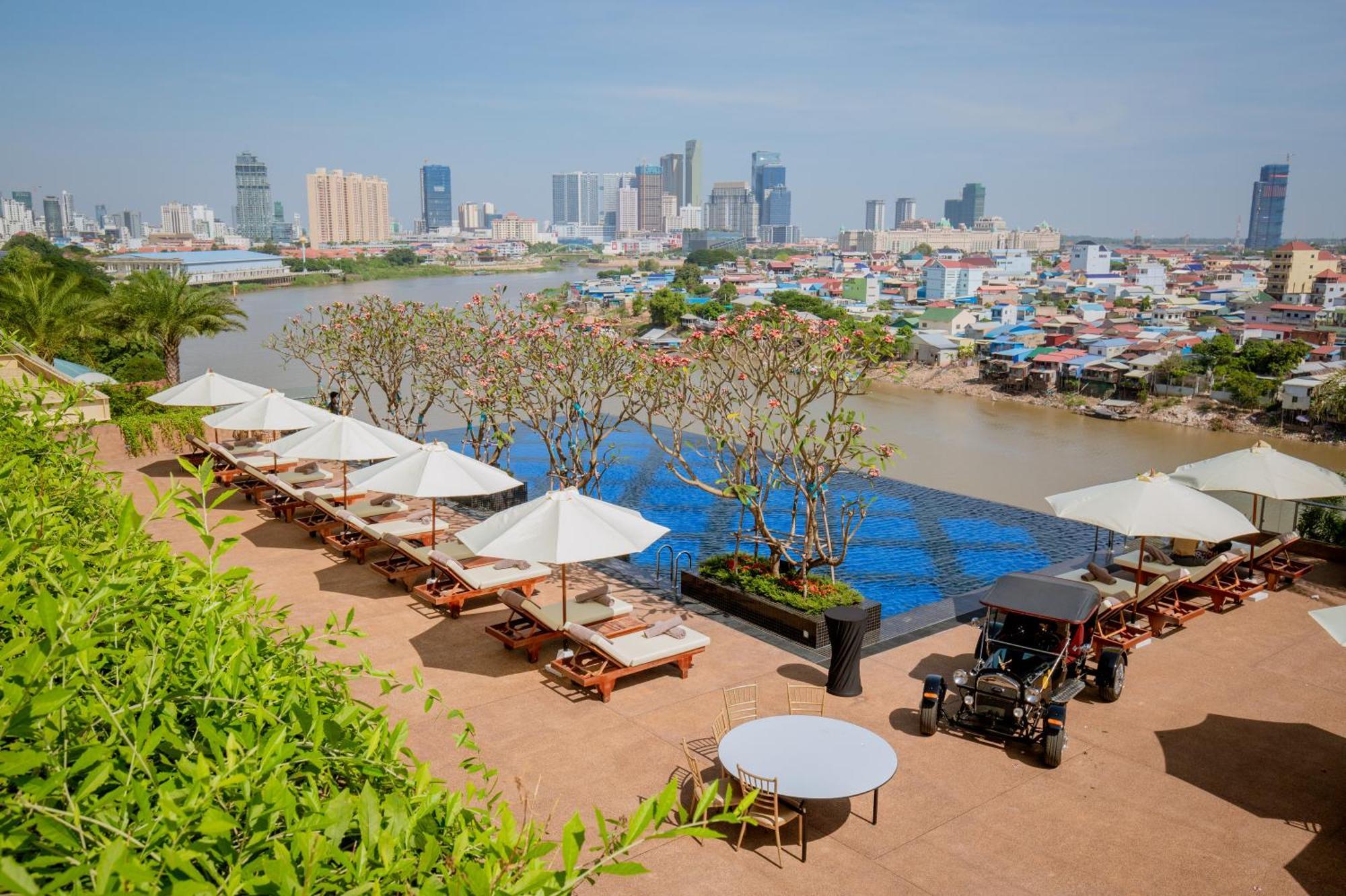 Sun & Moon, Riverside Hotel Phnom Penh Ngoại thất bức ảnh
