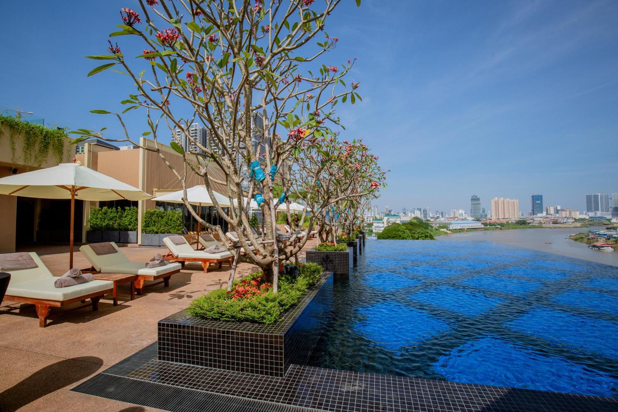 Sun & Moon, Riverside Hotel Phnom Penh Ngoại thất bức ảnh