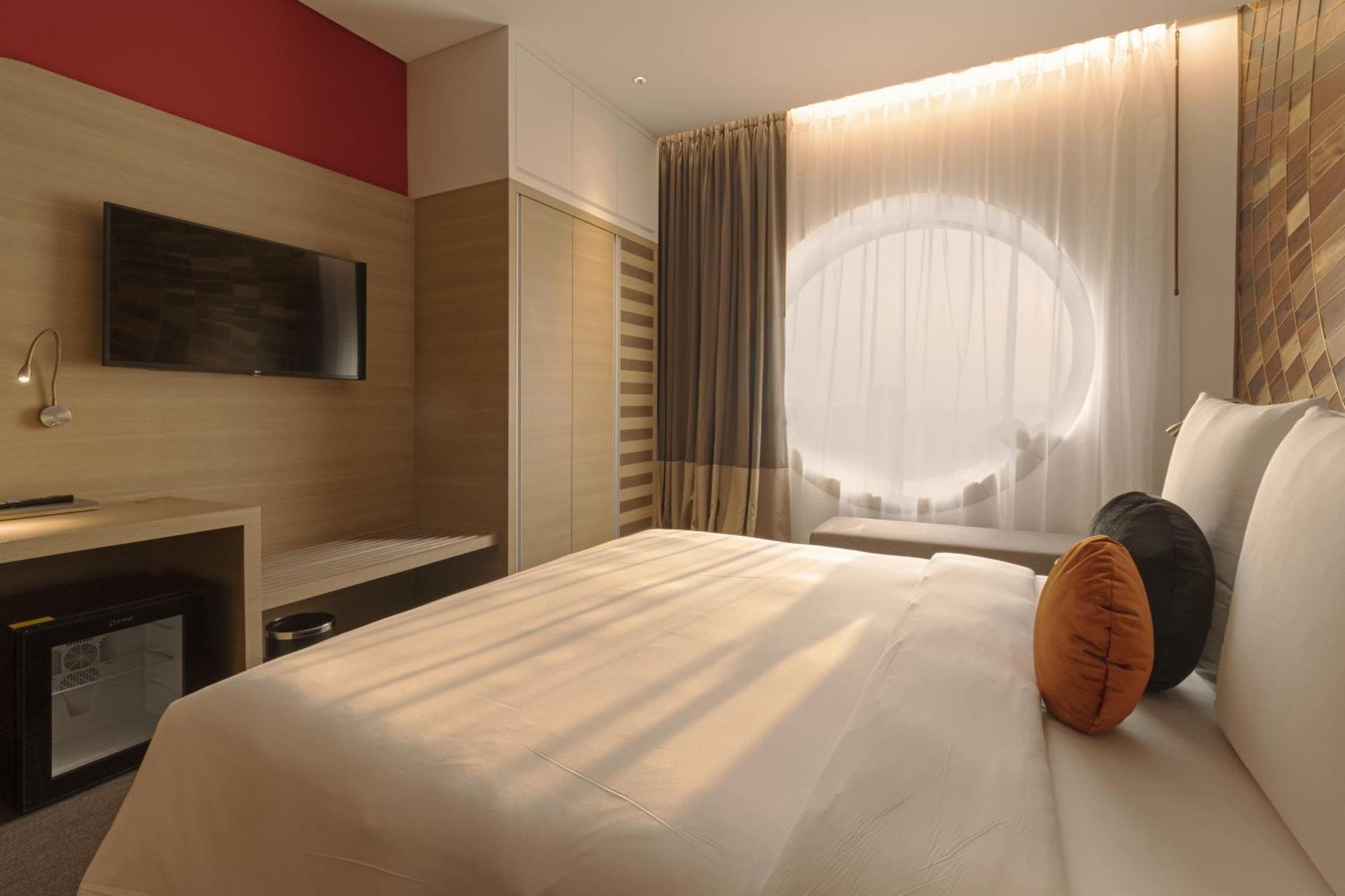 Sun & Moon, Riverside Hotel Phnom Penh Ngoại thất bức ảnh