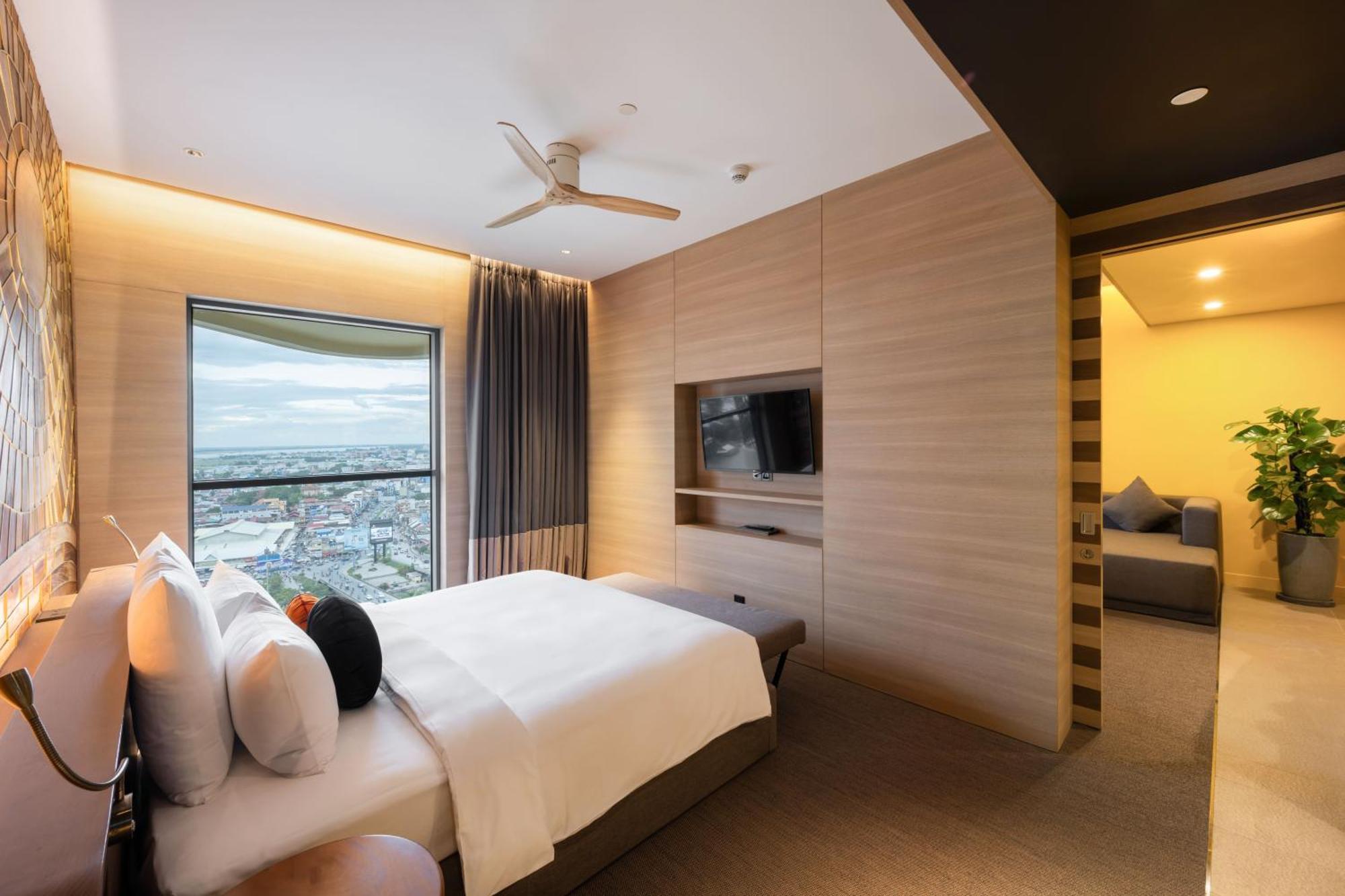 Sun & Moon, Riverside Hotel Phnom Penh Ngoại thất bức ảnh