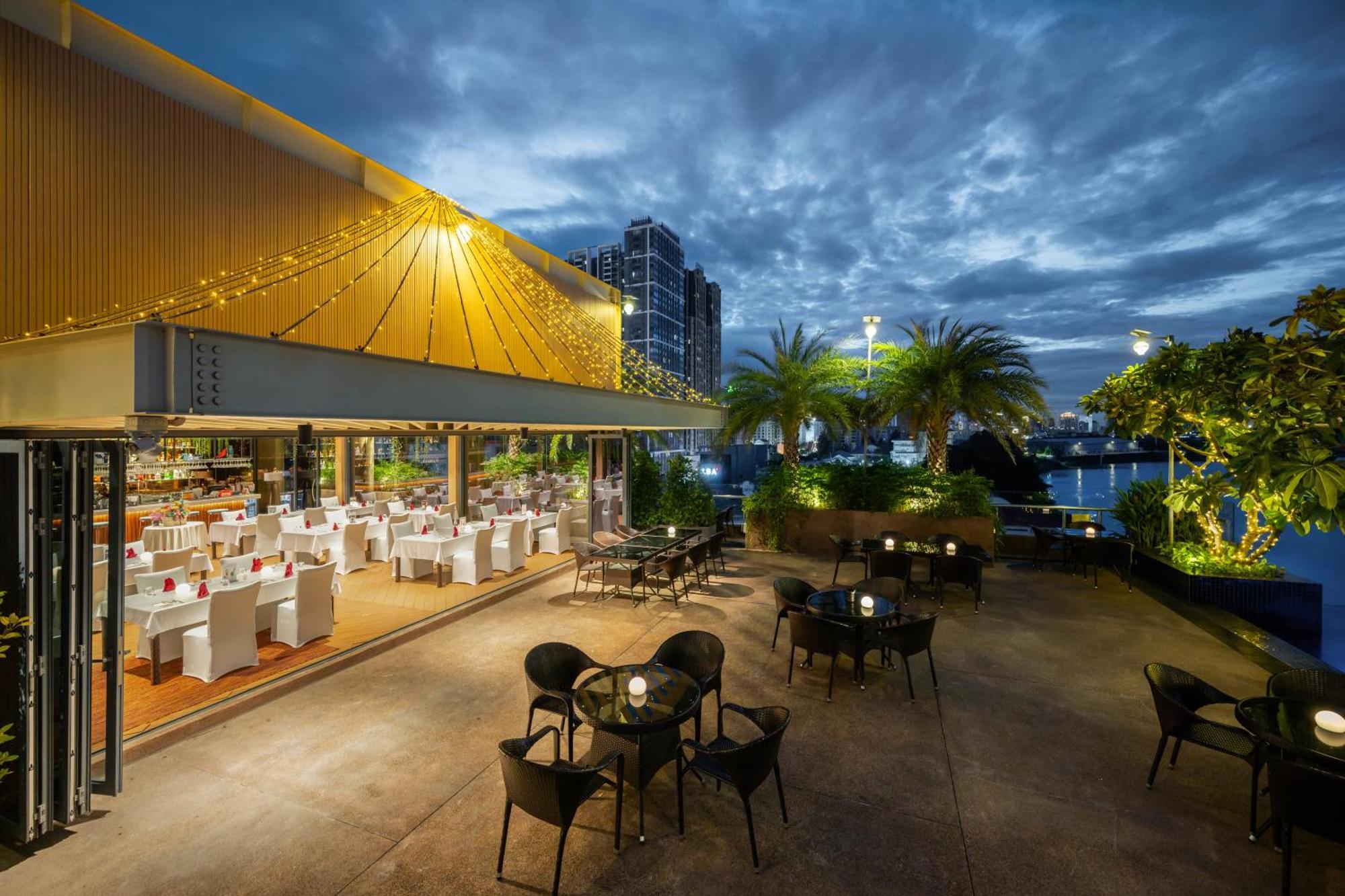 Sun & Moon, Riverside Hotel Phnom Penh Ngoại thất bức ảnh
