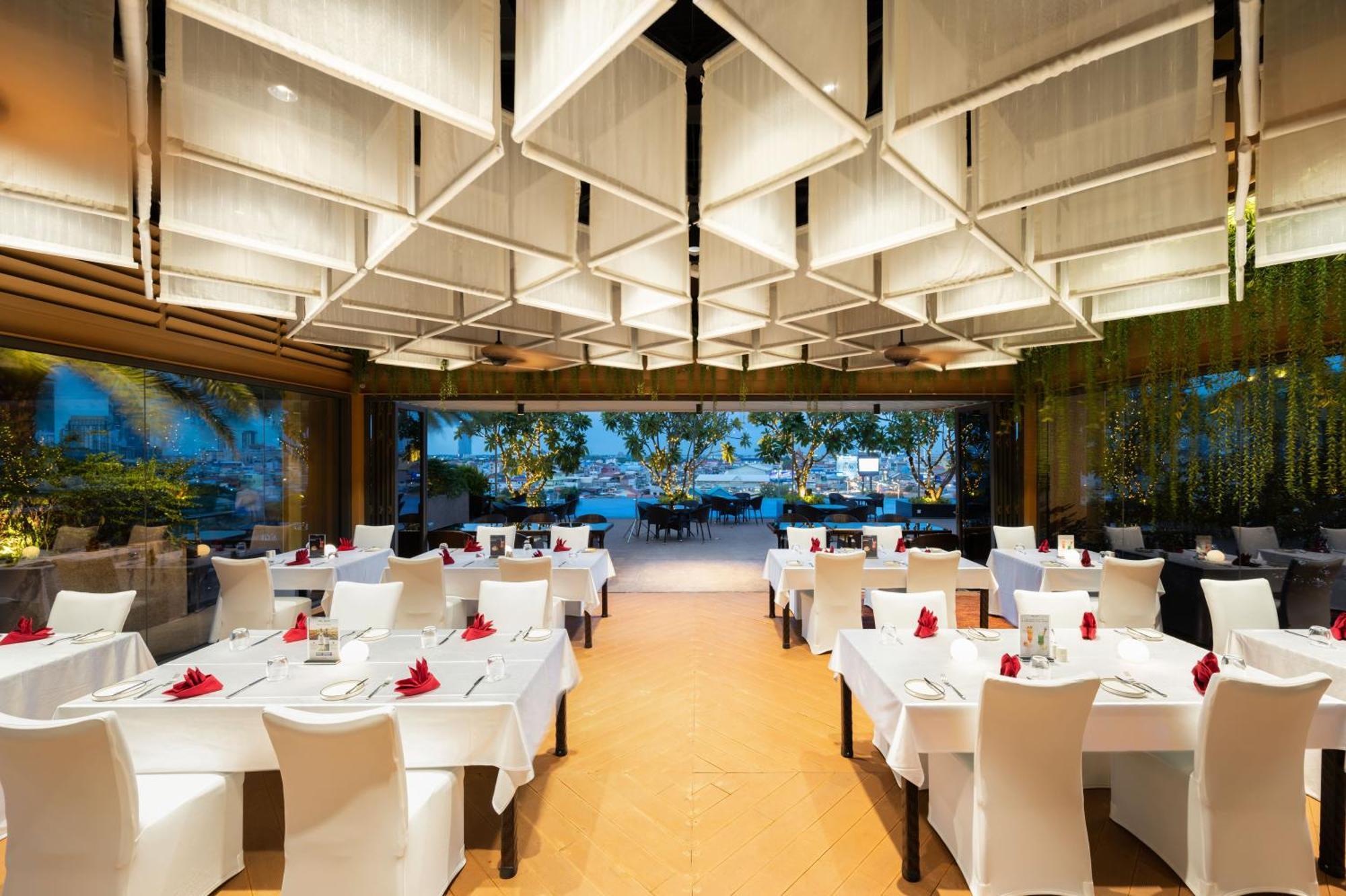 Sun & Moon, Riverside Hotel Phnom Penh Ngoại thất bức ảnh